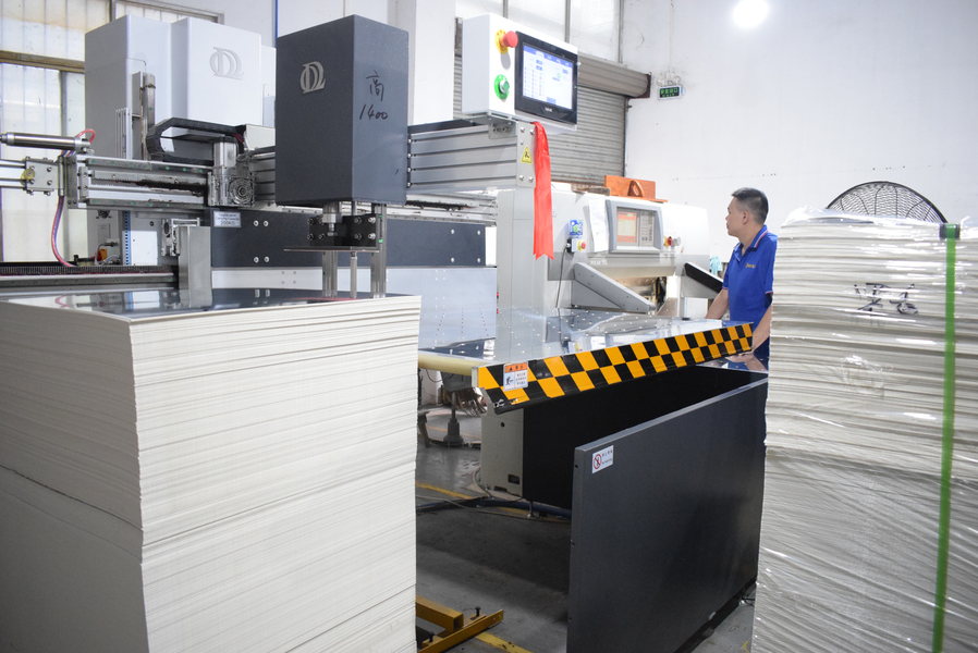 GUANGZHOU YM PACKAGE PRODUCTS CO.,LTD. निर्माता उत्पादन लाइन