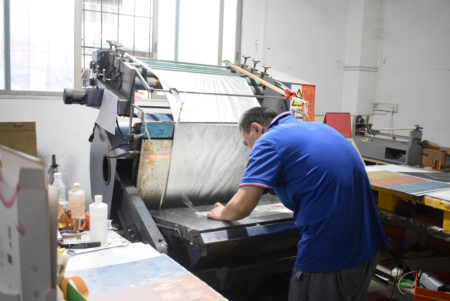 GUANGZHOU YM PACKAGE PRODUCTS CO.,LTD. निर्माता उत्पादन लाइन